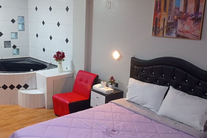 Room 16 of 38