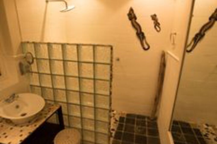 Room 4 of 43
