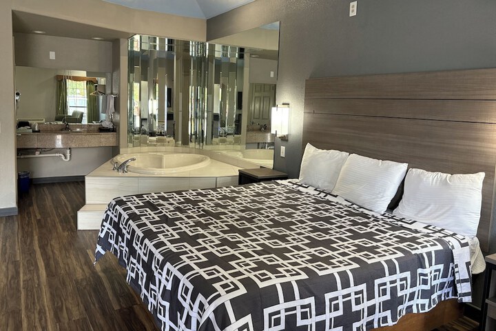 Room 28 of 66