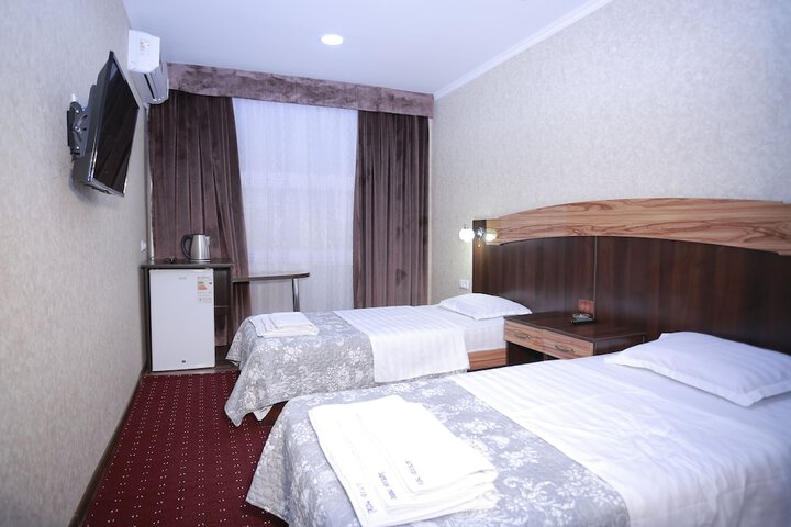 Room 25 of 46