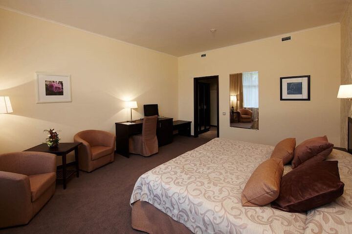 Room 7 of 123