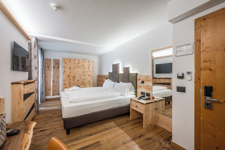 Room 75 of 192