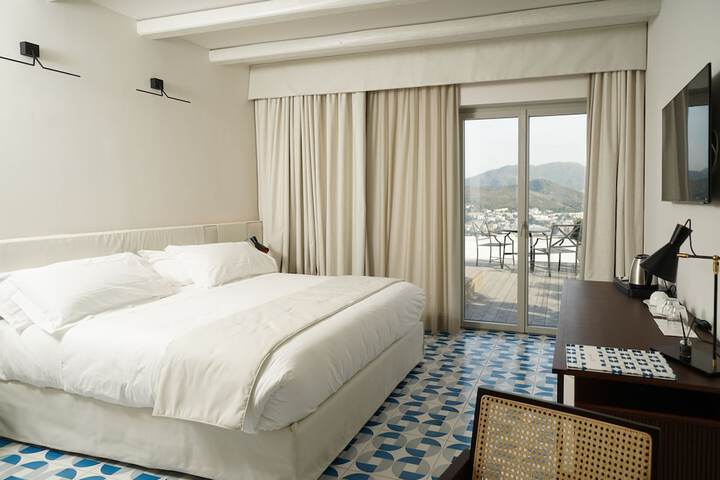 Room 5 of 28