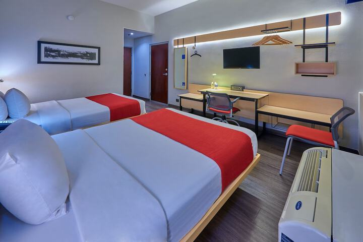 Room 4 of 47