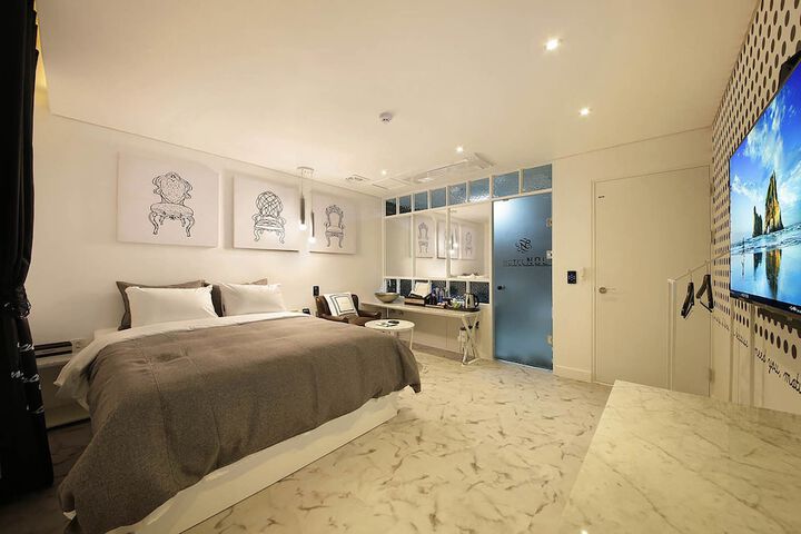 Room 8 of 44