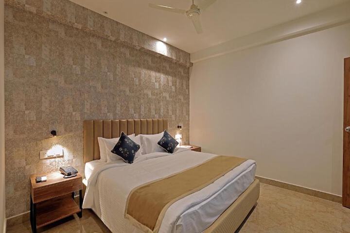 Room 11 of 23