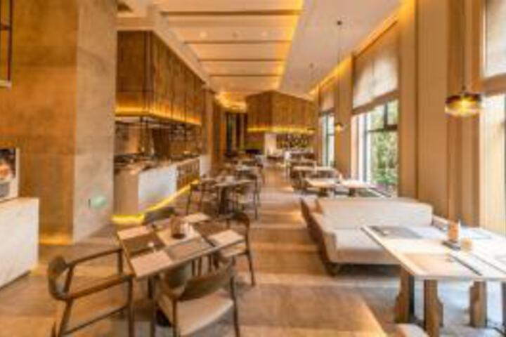 Lushang Spring Lake Resort