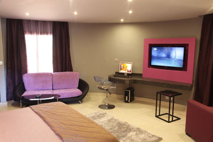 Room 9 of 76
