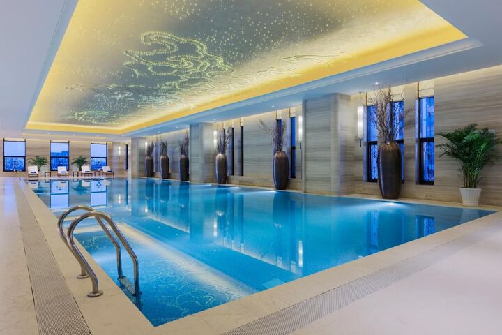 Pool Hotel