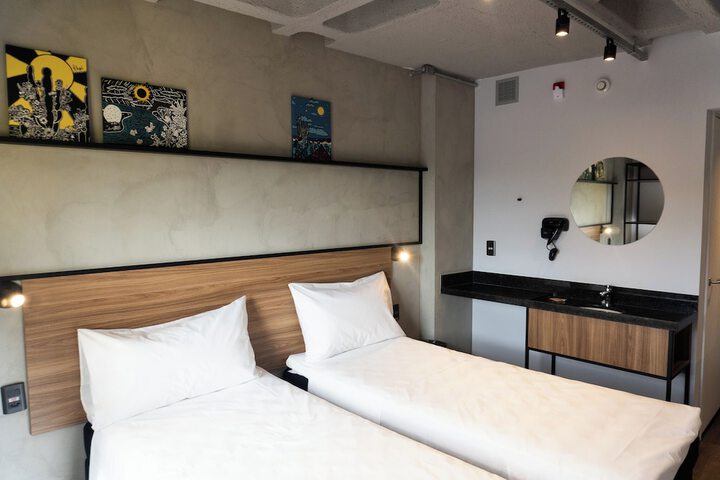 Room 46 of 122