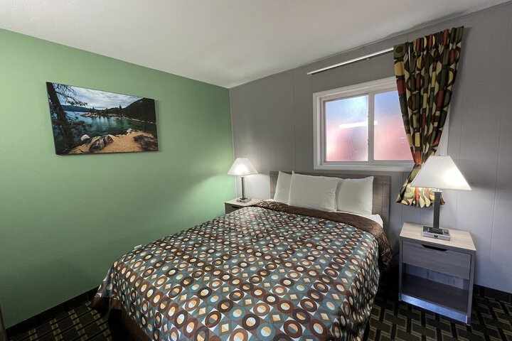 1 Queen Bed (40 of 56)