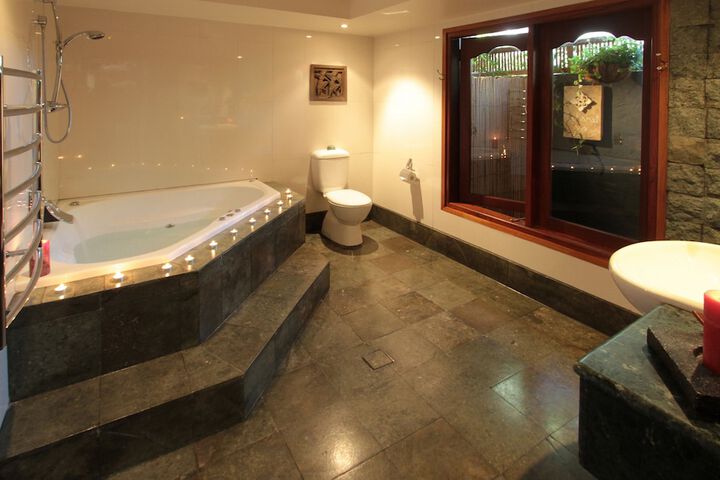 Jetted tub
