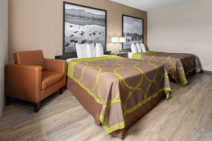 2 Queen Beds Deluxe Room (2 of 5)