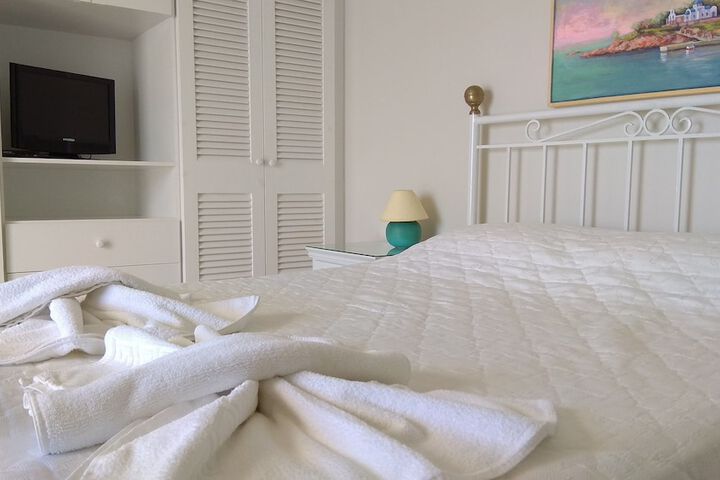 Room 10 of 25