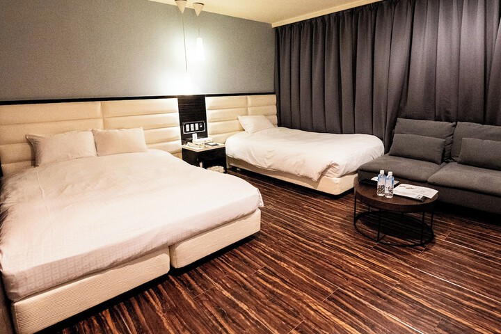 Room 35 of 239