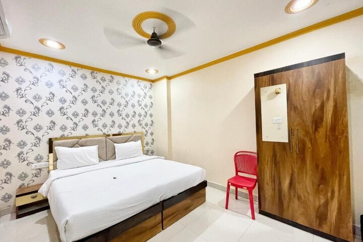 Room 16 of 42