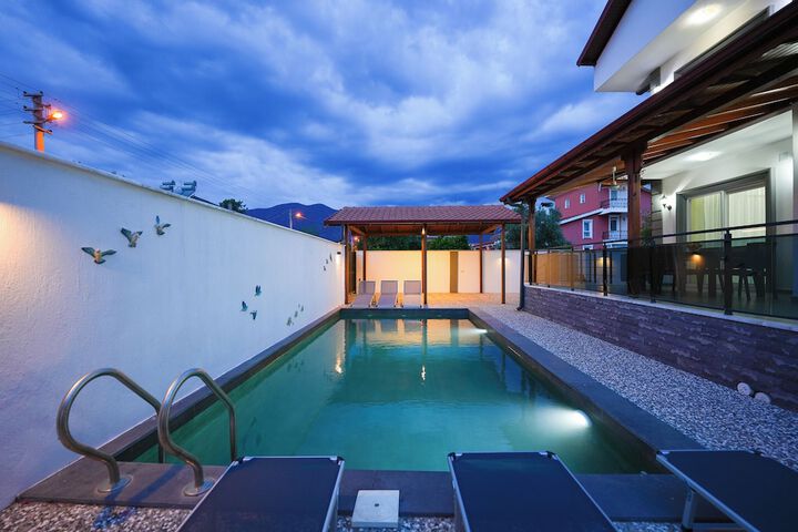 Pool 9 of 35