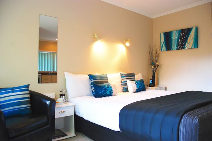 Room 3 of 68