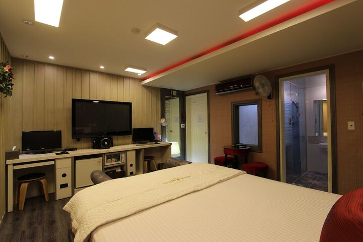 Room 9 of 56