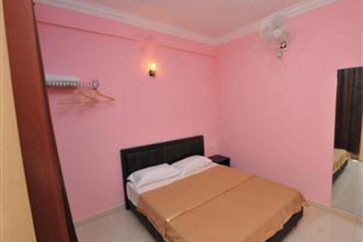 Room 2 of 6