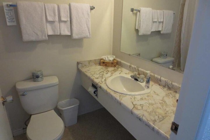 Room 7 of 8