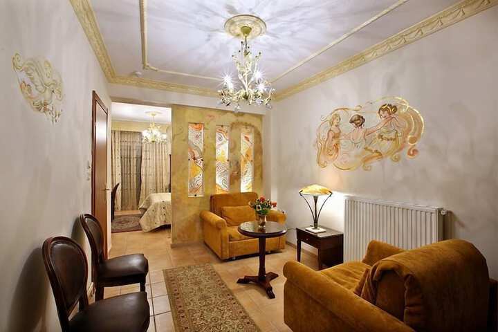 Room 9 of 23