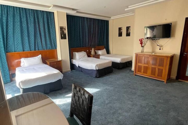 Room 21 of 90