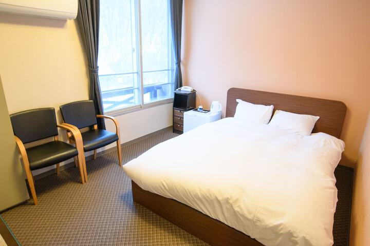 Room 6 of 19