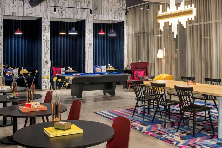 Entrance & Lobby