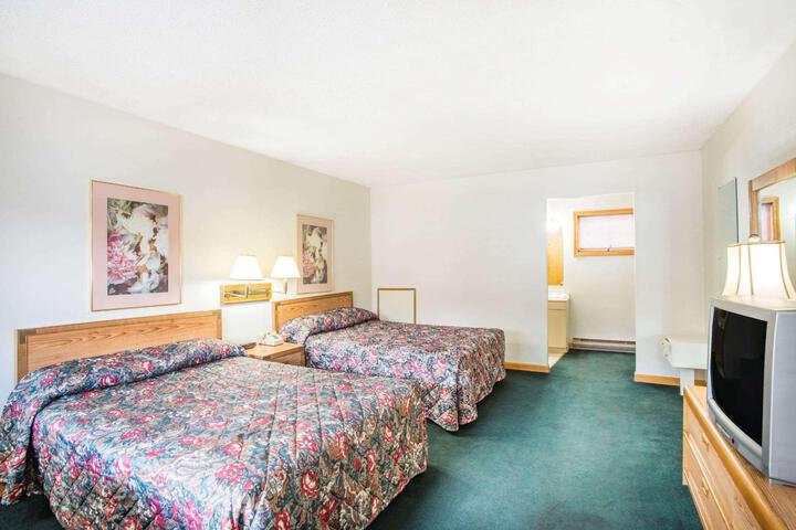 1 King Bed Scenic View (8 of 12)