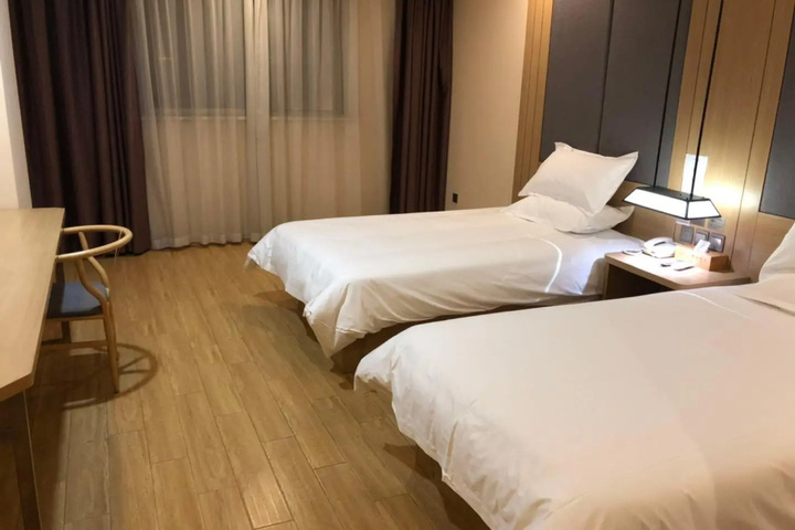 Room 3 of 7