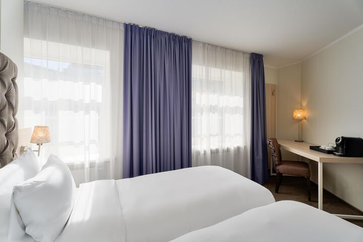 Room 28 of 99