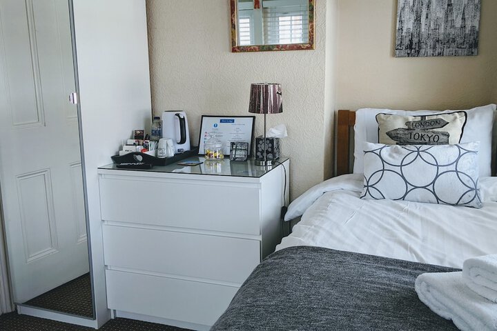 Room 5 of 38