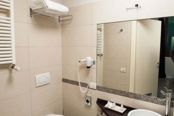 Room 35 of 43