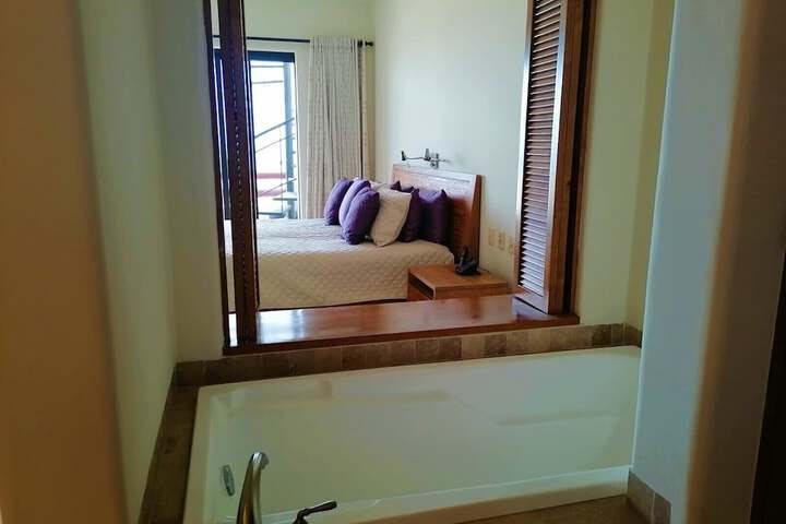 Room 52 of 81