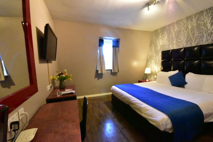 Room 85 of 182