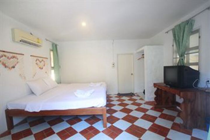 Room 27 of 46