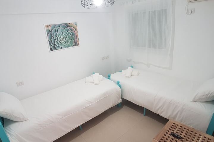 Room 2 of 38