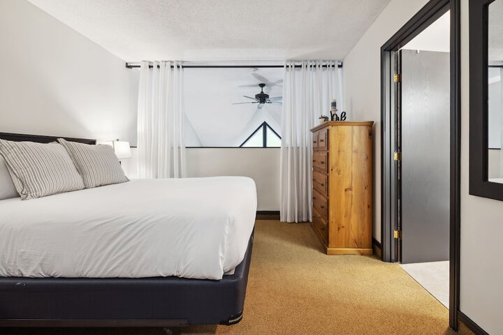 Room 331 of 402