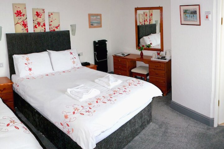 Room 4 of 19