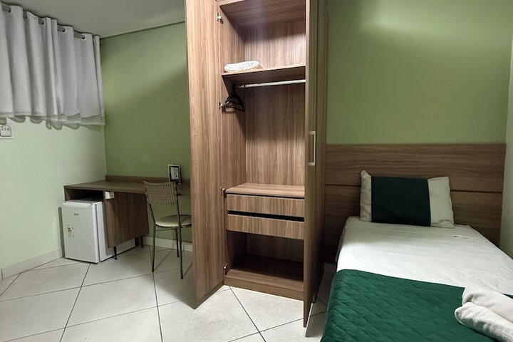 Room 10 of 26