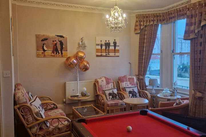 Lounge 163 of 184
