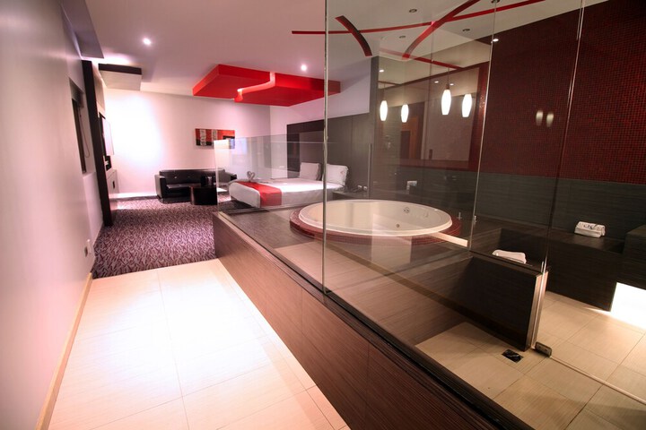 Room 10 of 42