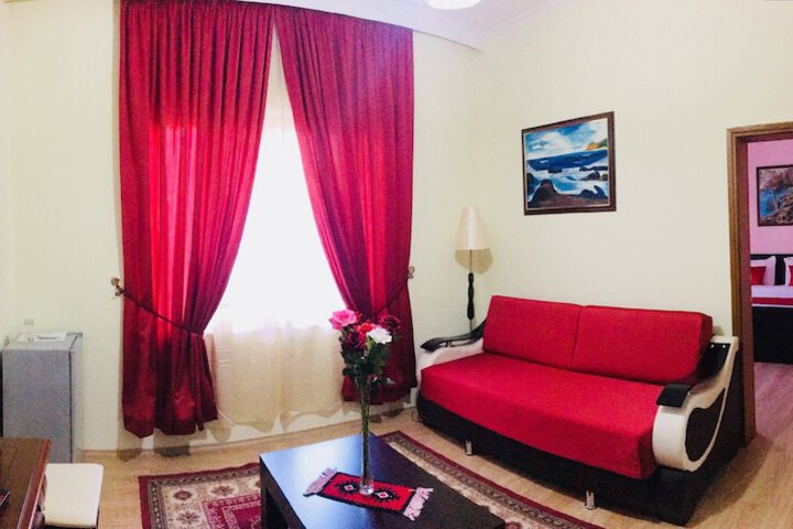 Room 8 of 38