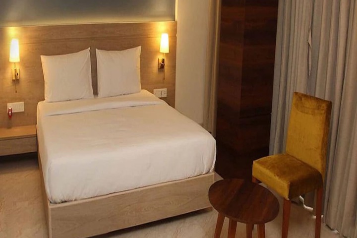 Room 2 of 6