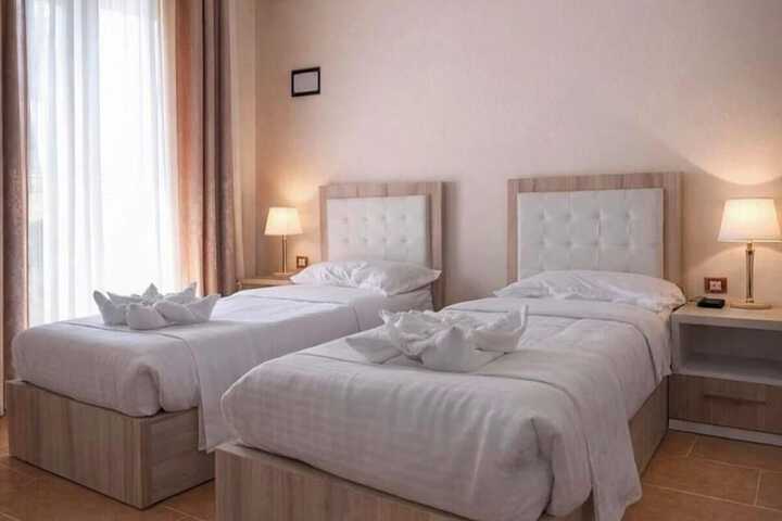Room 47 of 77