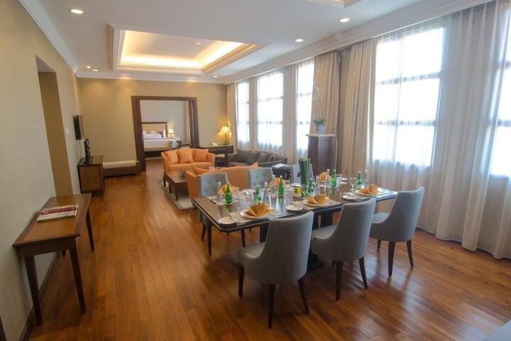 Dining Photos