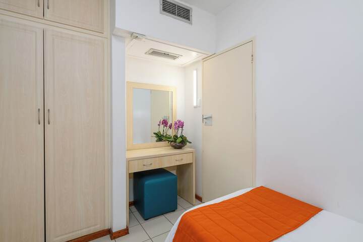 Room 16 of 71