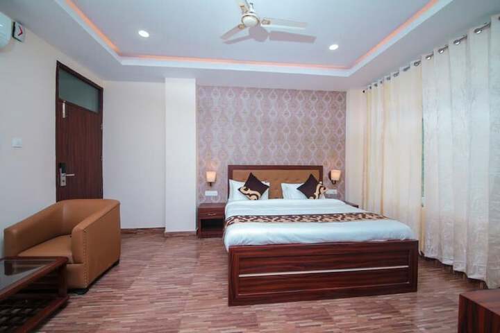Room 9 of 19