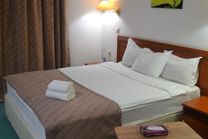 Room 25 of 106